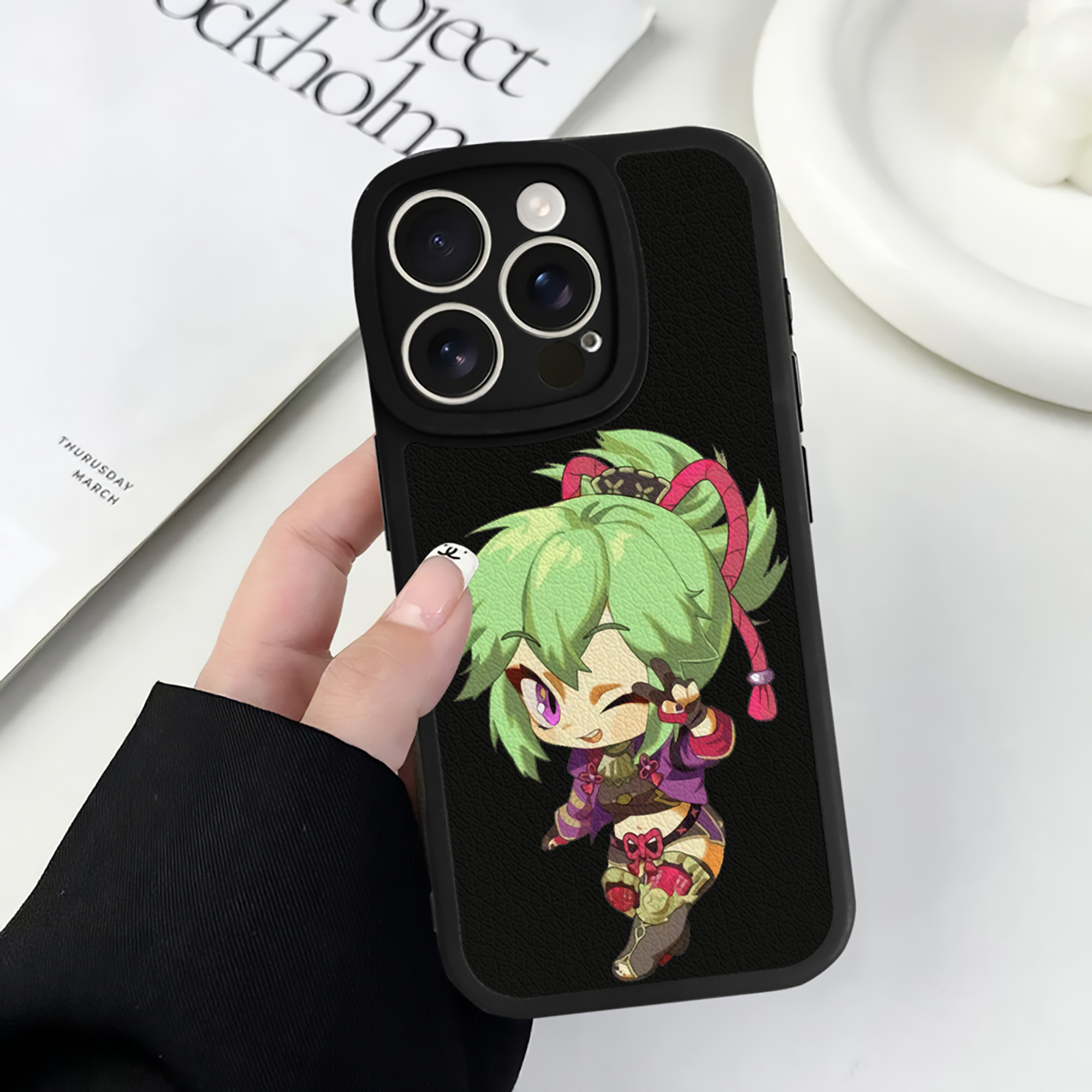 げんし神  久岐忍 くき しのぶ genshin Kuki Shinobu 【iPhone 16シリーズ対応】シリコンスマホケース（レザー調） 材質：シリコン